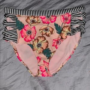 Swim suit bottoms 👙